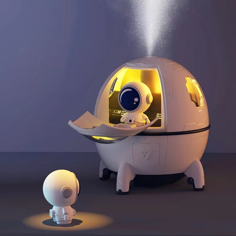 AstroMist: The Adorable Astronaut's Capsule Diffuser